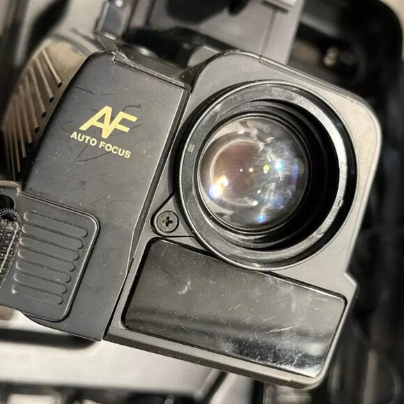 Hitachi Camcorder VHS VM-3000A with Case Charger Cords, Untested - Picture 3 of 11